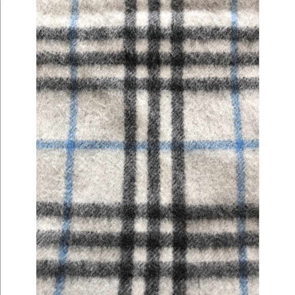 Burberry London Cashmere Scarf - Picture 5 of 5